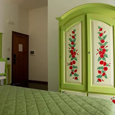 La Food & Drink For Rent - No Reception -
