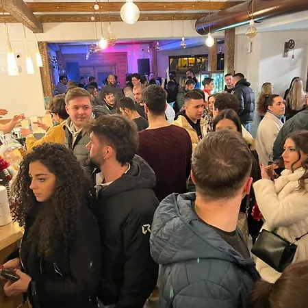 La Food & Drink For Rent - No Reception -