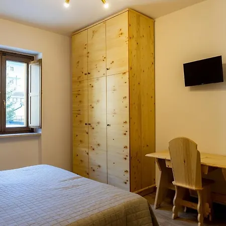 Hotel La Food & Drink For Rent - No Reception - *