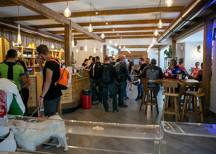 La Food & Drink For Rent - No Reception - * Λ' Άκουιλα