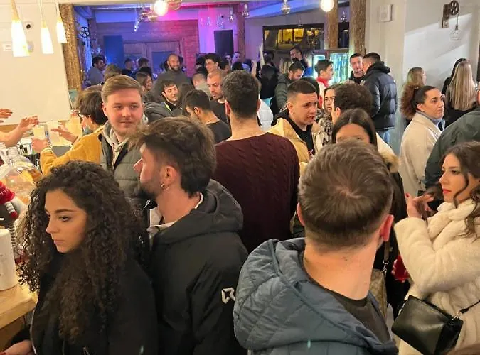 La Food & Drink For Rent - No Reception -